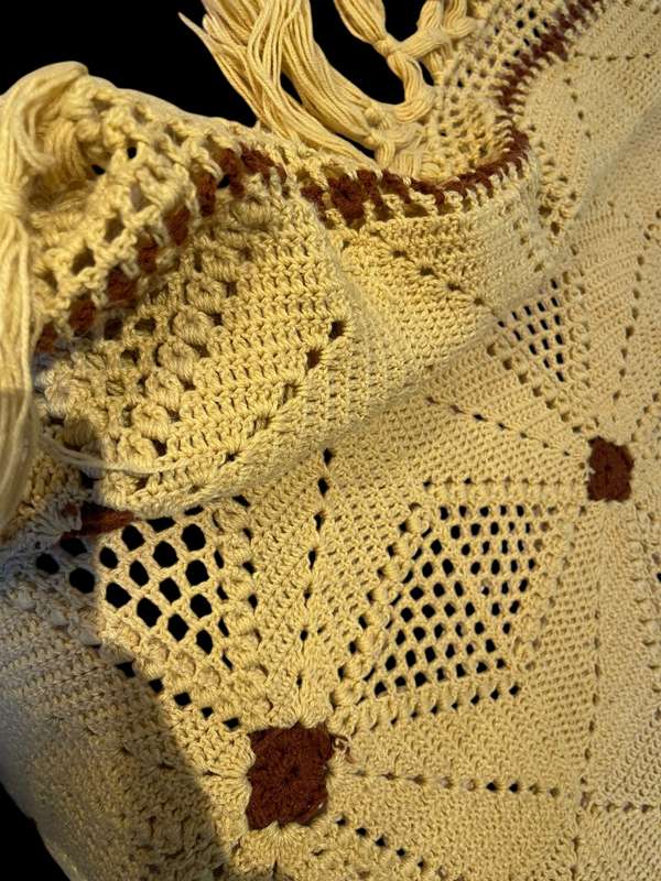 Blanket crochet coffee coloured