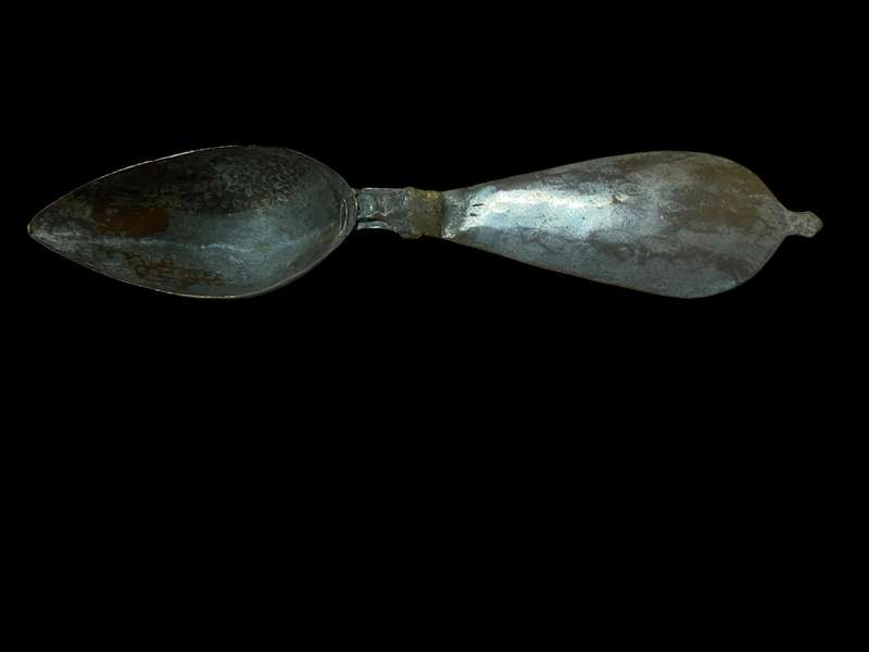 Metal scoop antique