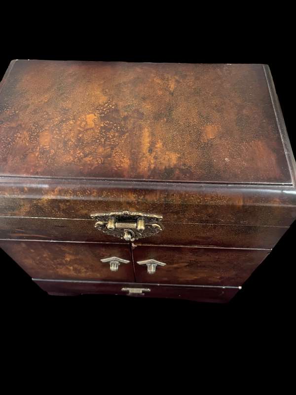 Jewellery box