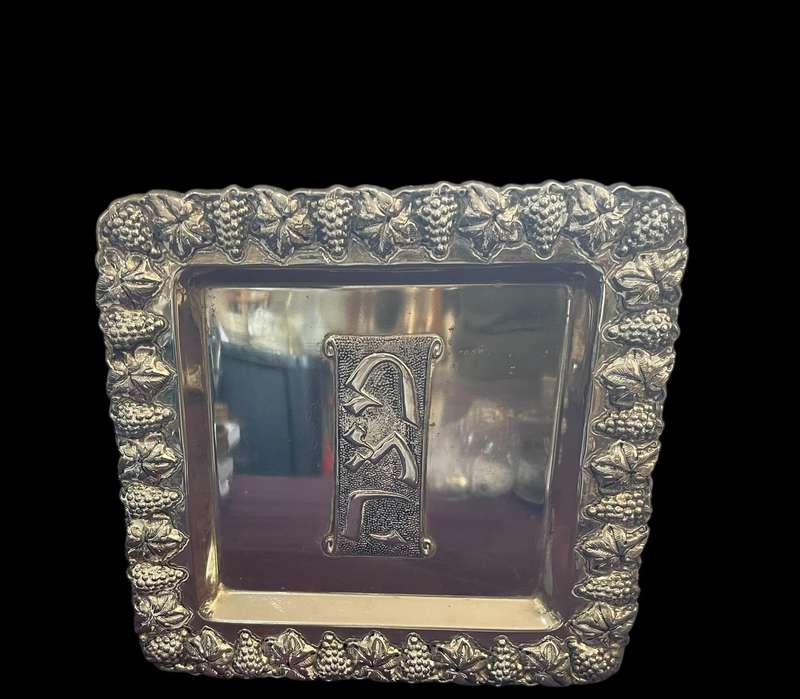 Matzah tray religious