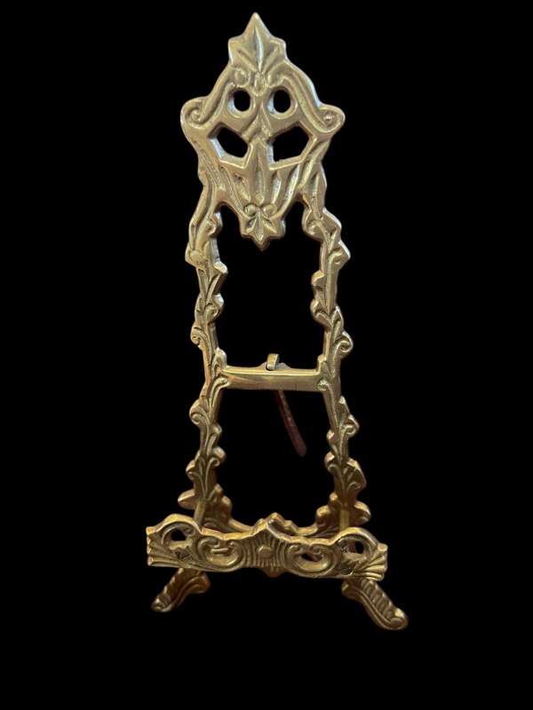 Easel brass
