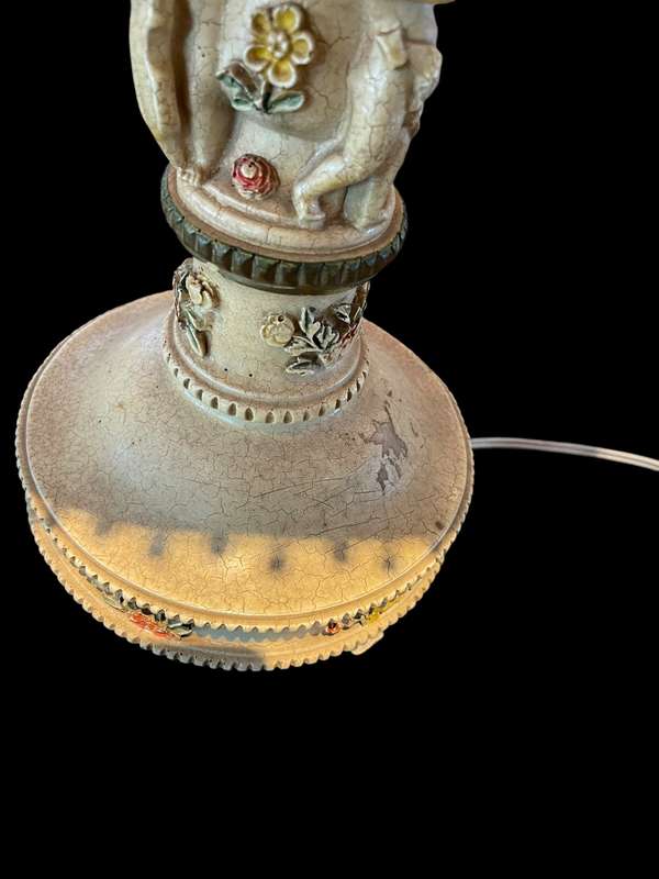 Lamp cherubs