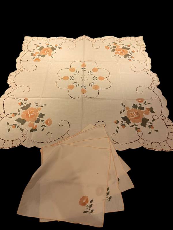 Table overlay/centre piece napkins