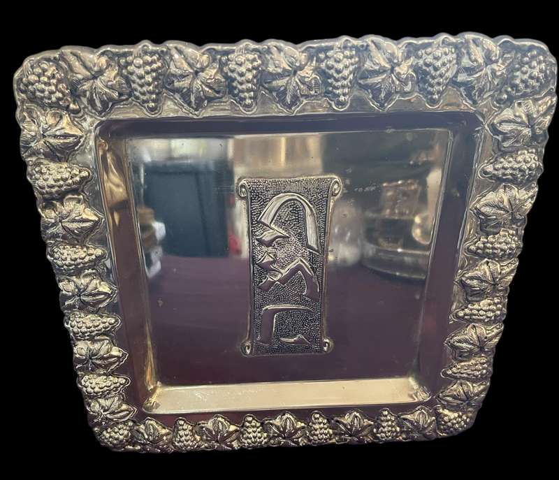 Matzah tray religious