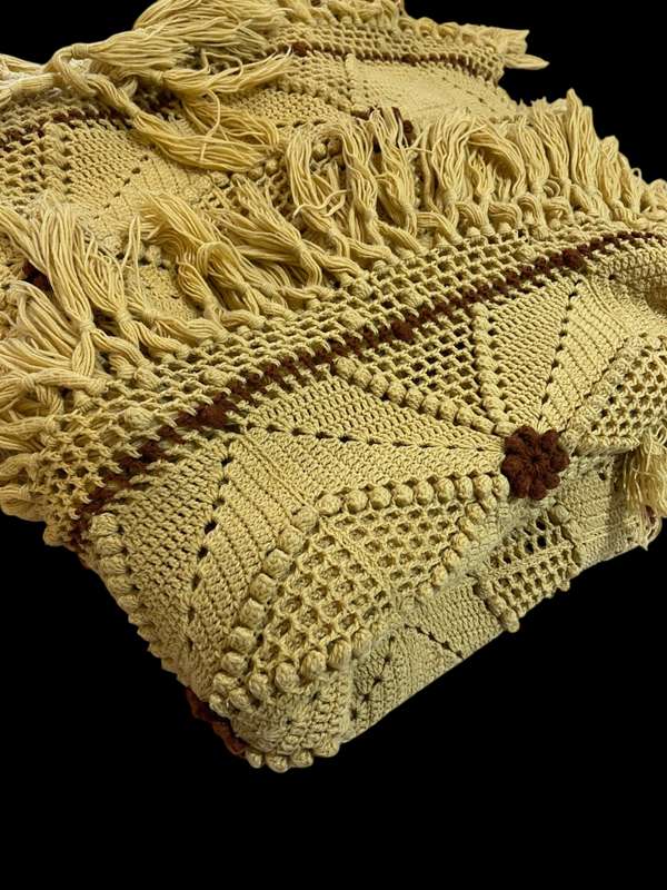 Blanket crochet coffee coloured