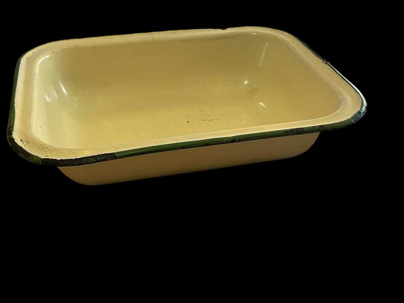 Bowl enamel pie dish
