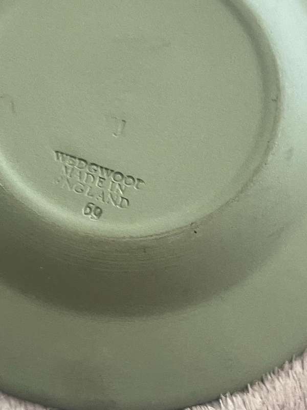 Plate display Wedgwood green