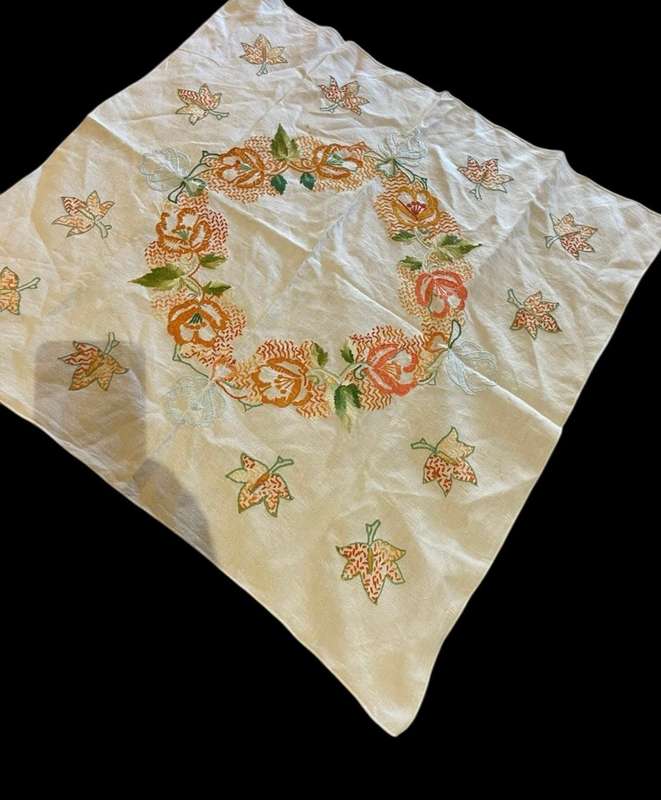 Table centre piece/overlay/tablecloth(NR71)