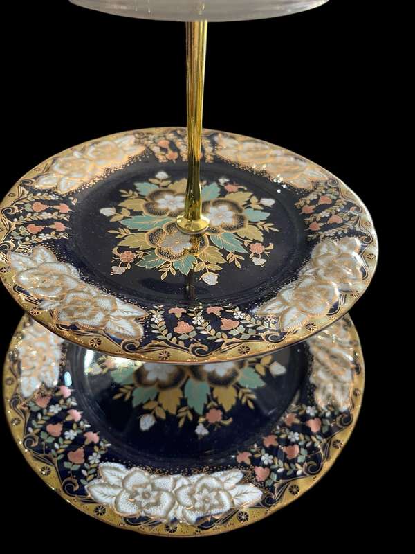 Cake stand