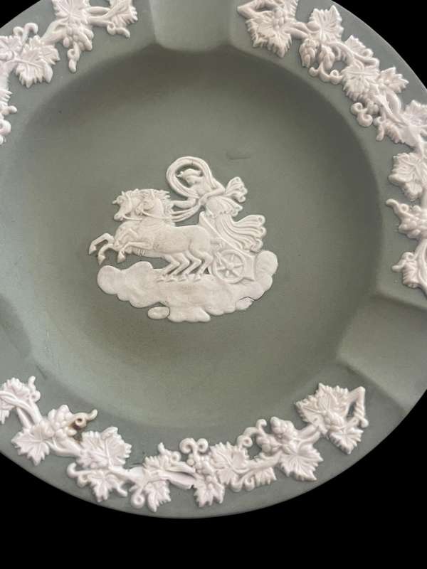 Plate display Wedgwood green