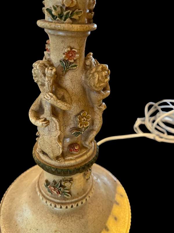 Lamp cherubs