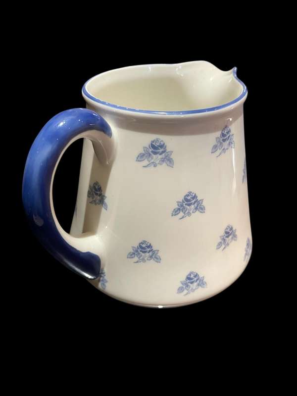 Milk jug Shelley