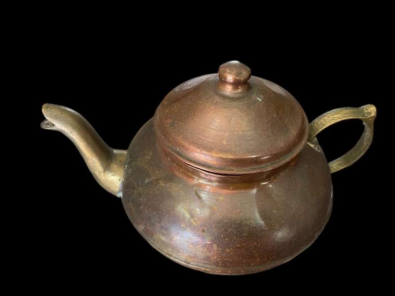 Kettle copper antique