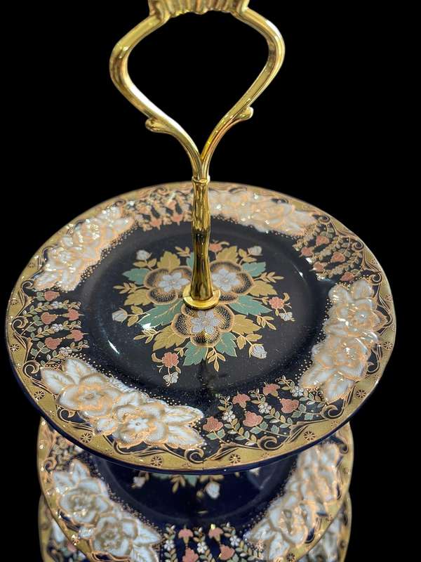 Cake stand