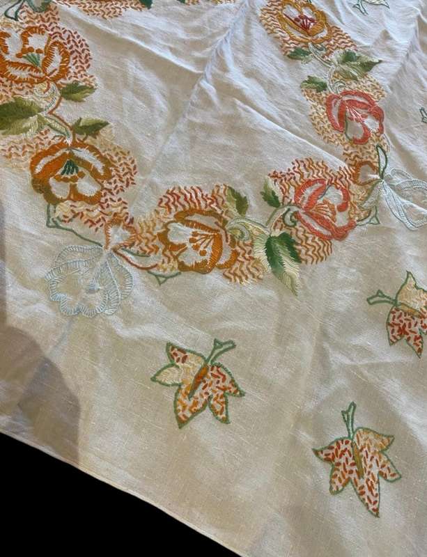 Table centre piece/overlay/tablecloth(NR71)