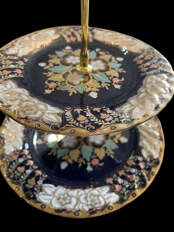 Cake stand
