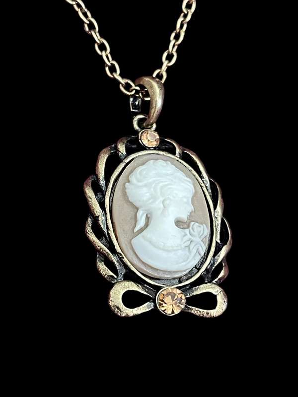 Necklace cameo costume jewellery