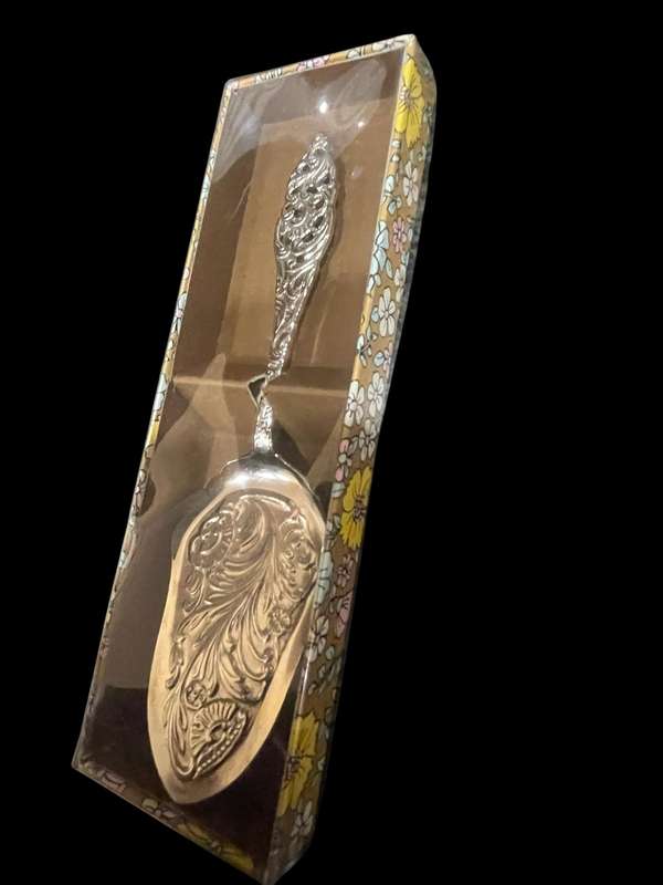 Cake lift Dutch boxed