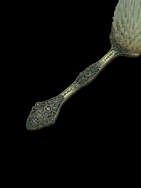 Hair brush petit point