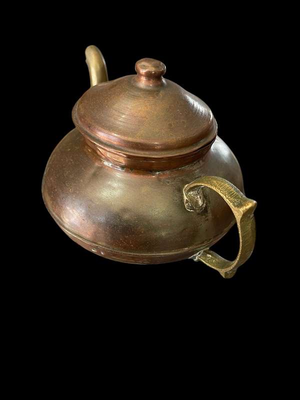 Kettle copper antique