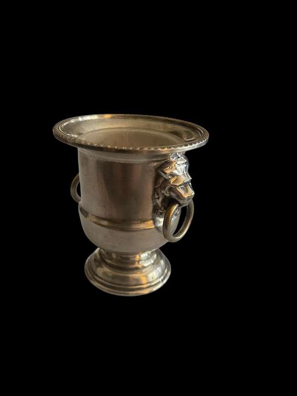 Toothpick holder