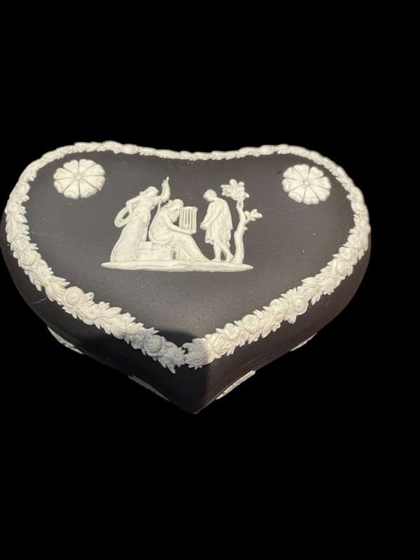 Jewellery holder Wedgwood black