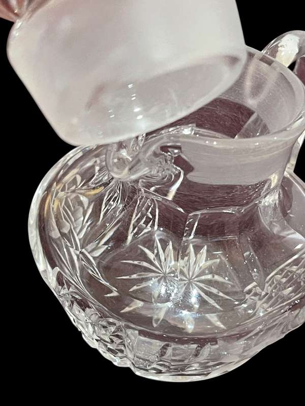 Decanter salad dressing/oil