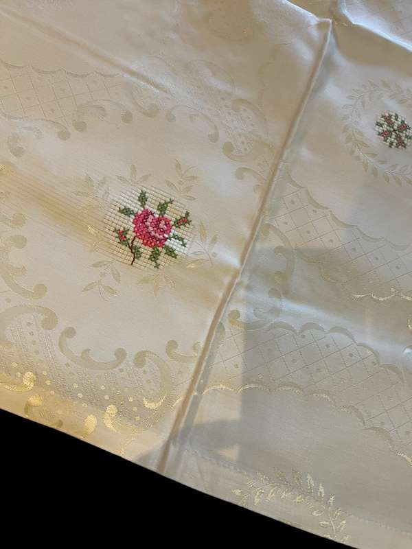 Tablecloth embroidered(NR62)