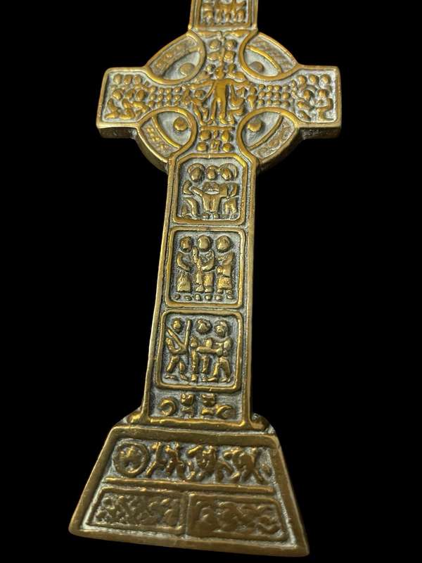 Ornament cross brass