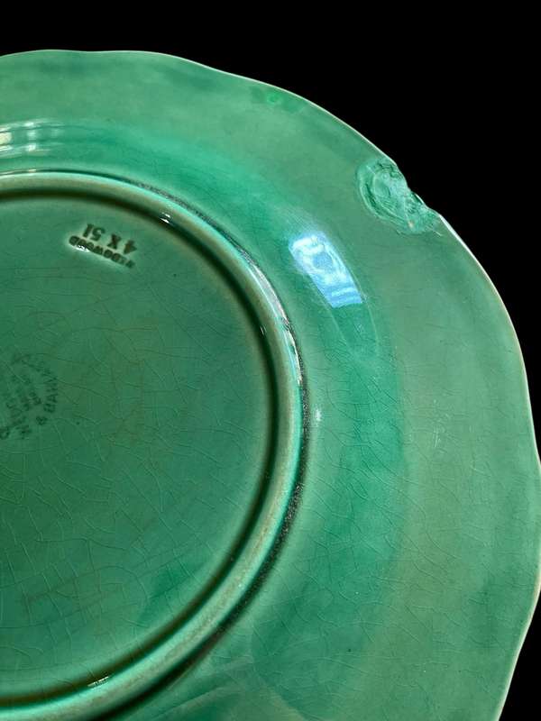 Plate Wedgwood cabbage leaf repaired
