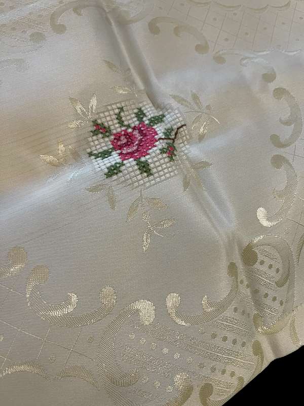 Tablecloth embroidered(NR62)