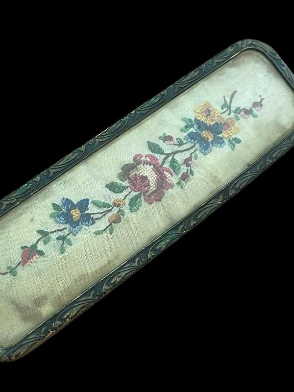 Clothes brush petit point