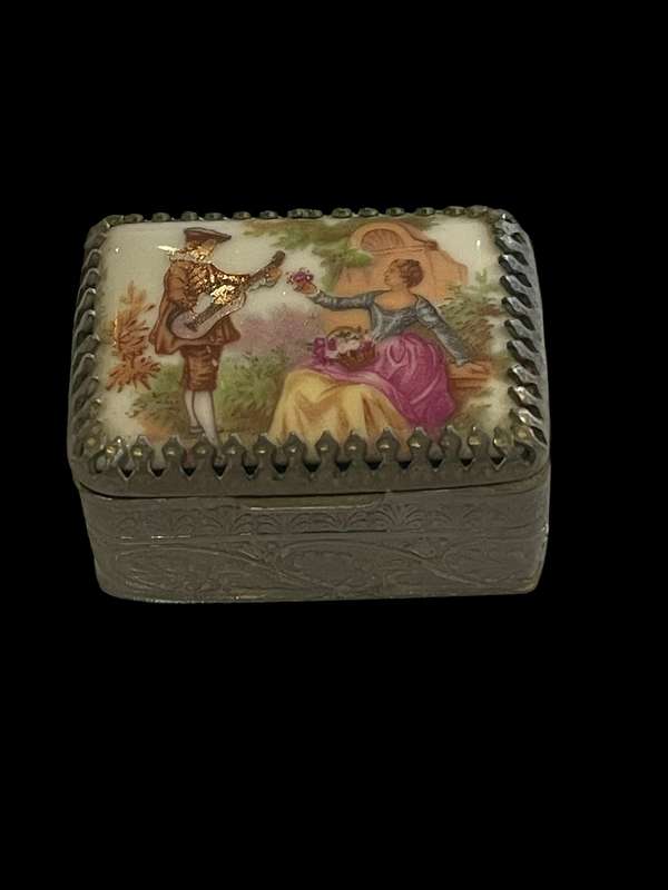 Pill box/trinket holder Limoges