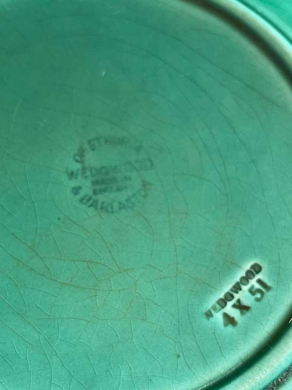 Plate Wedgwood cabbage leaf repaired