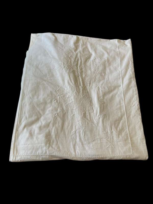 Tablecloth embroidered(NR15)