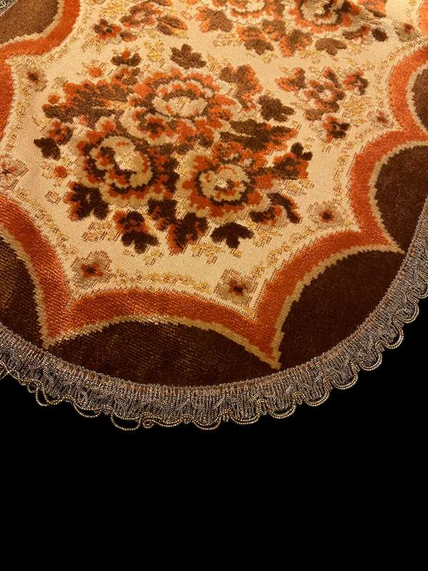 Table centre pieces/runners/ doilies velveteen each