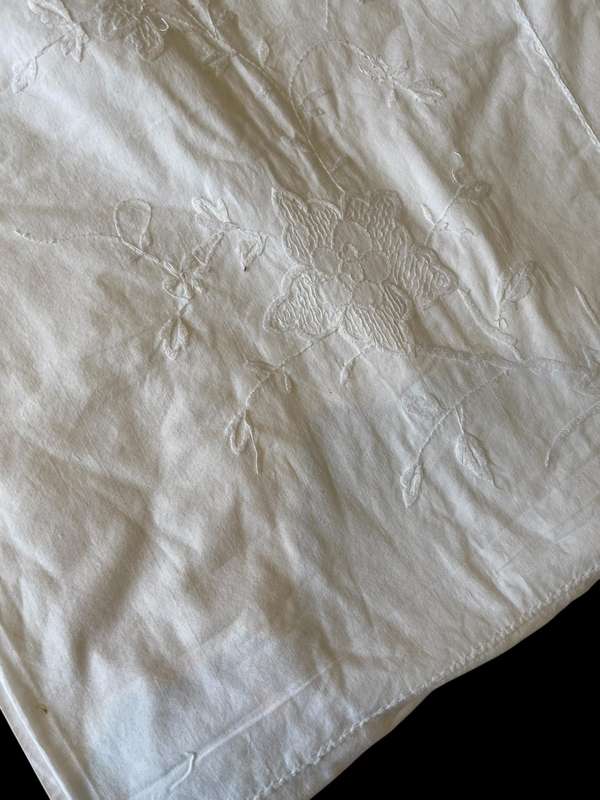 Tablecloth embroidered(NR15)