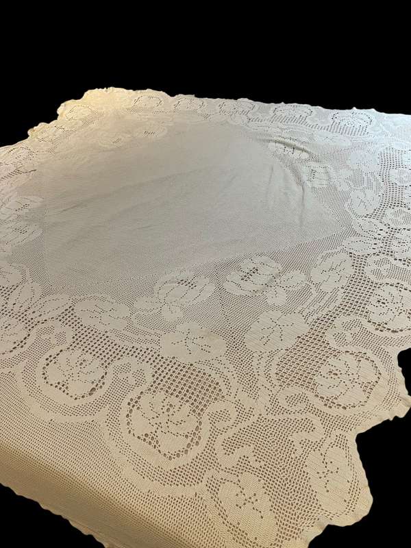Blanket/tablecloth/throw crochet