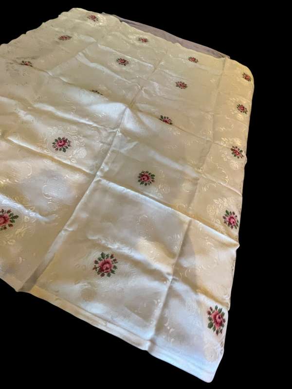 Tablecloth embroidered(NR64)