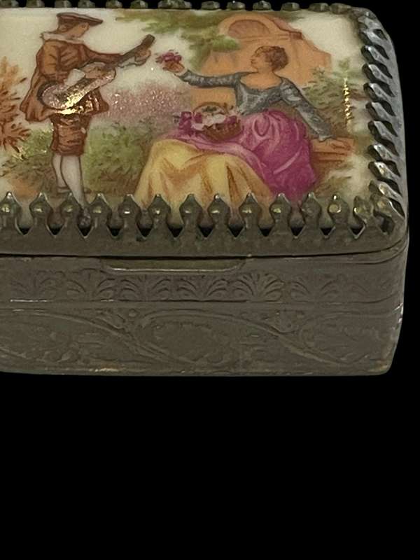 Pill box/trinket holder Limoges