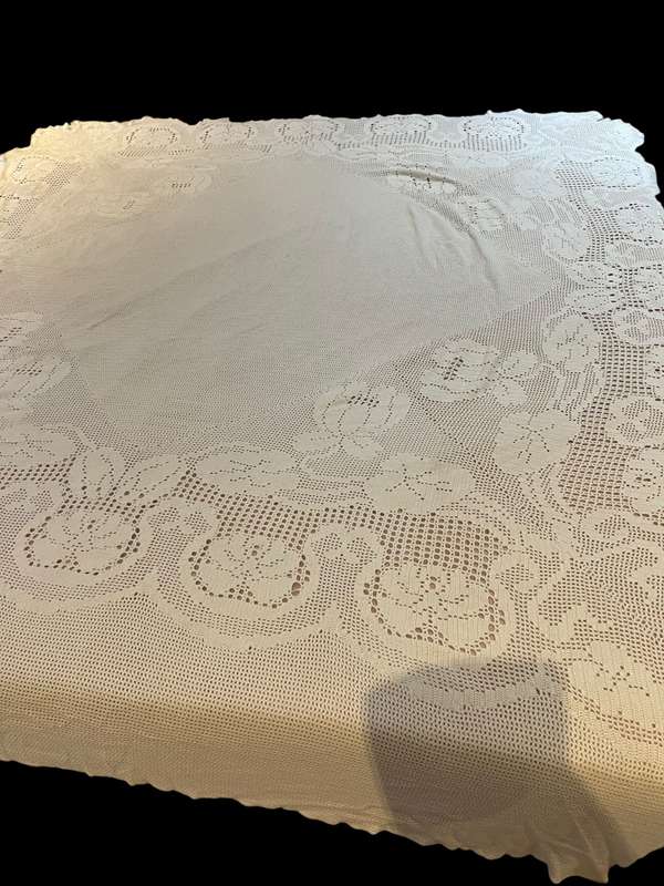 Blanket/tablecloth/throw crochet
