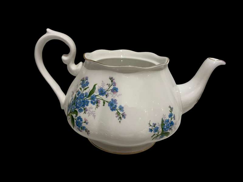 Teapot Royal Albert lid damaged