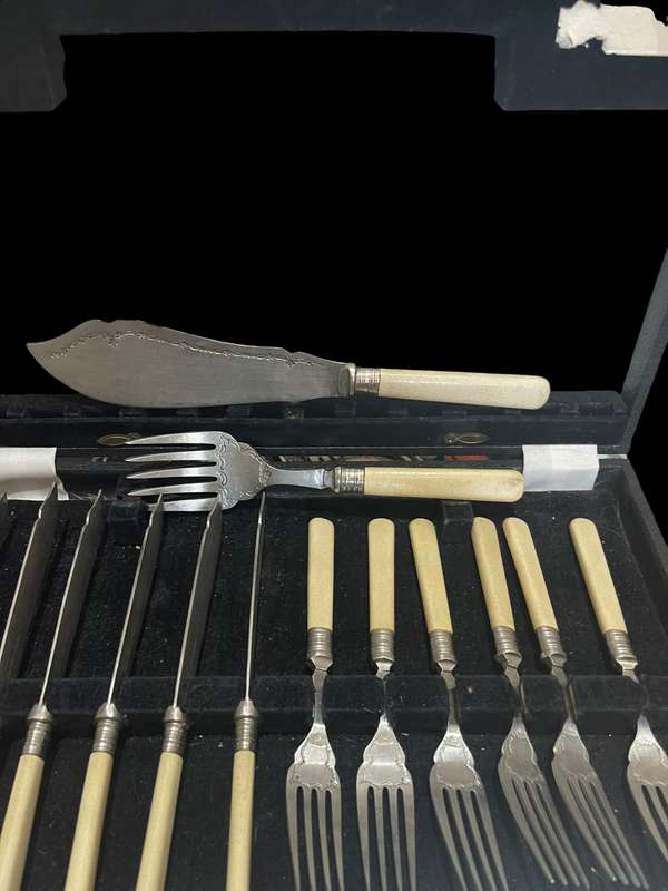 Cutlery set bone handled