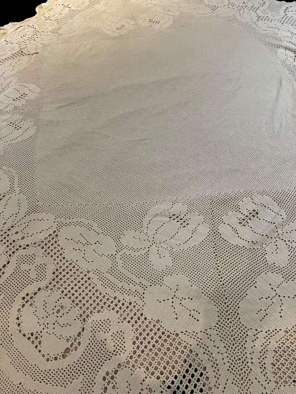 Blanket/tablecloth/throw crochet