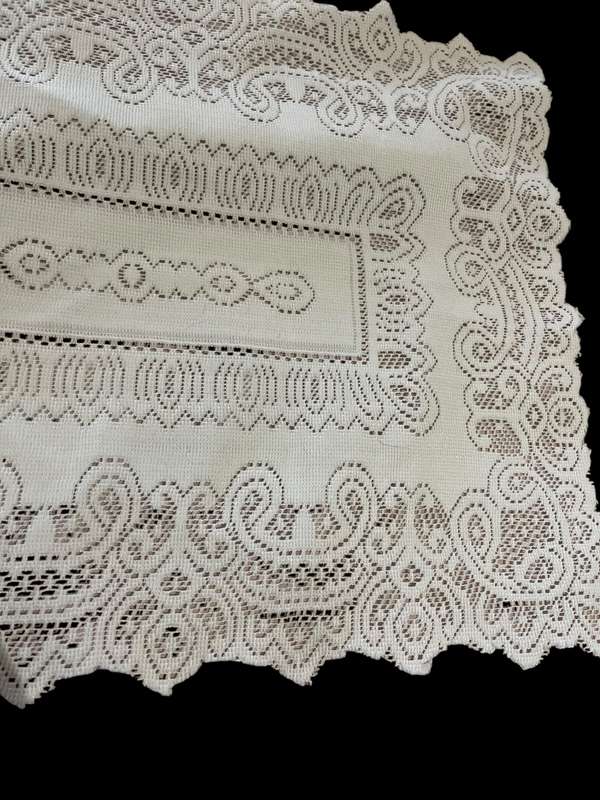 Table runner/centre piece(32)