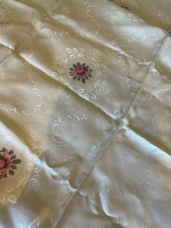 Tablecloth embroidered(NR64)