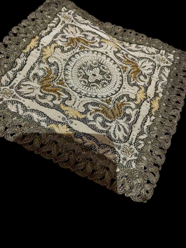 Doilie brocade each(NR17)