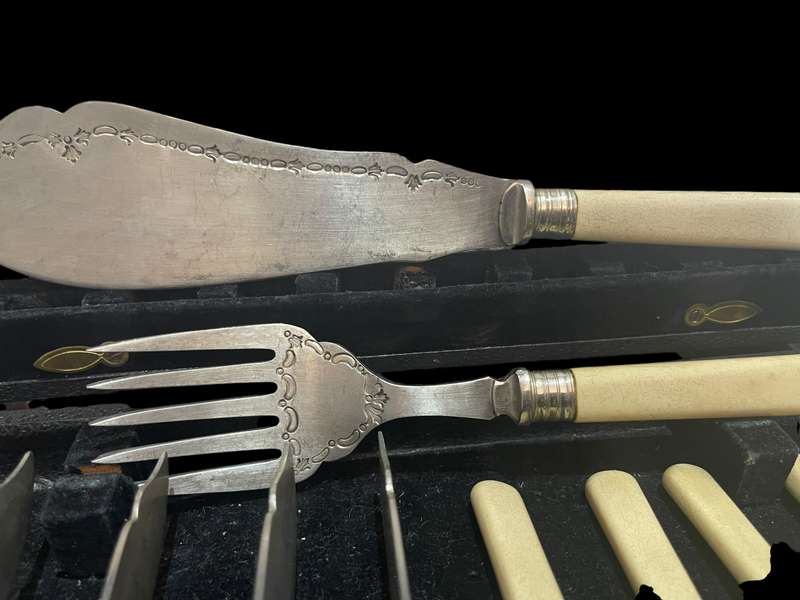 Cutlery set bone handled