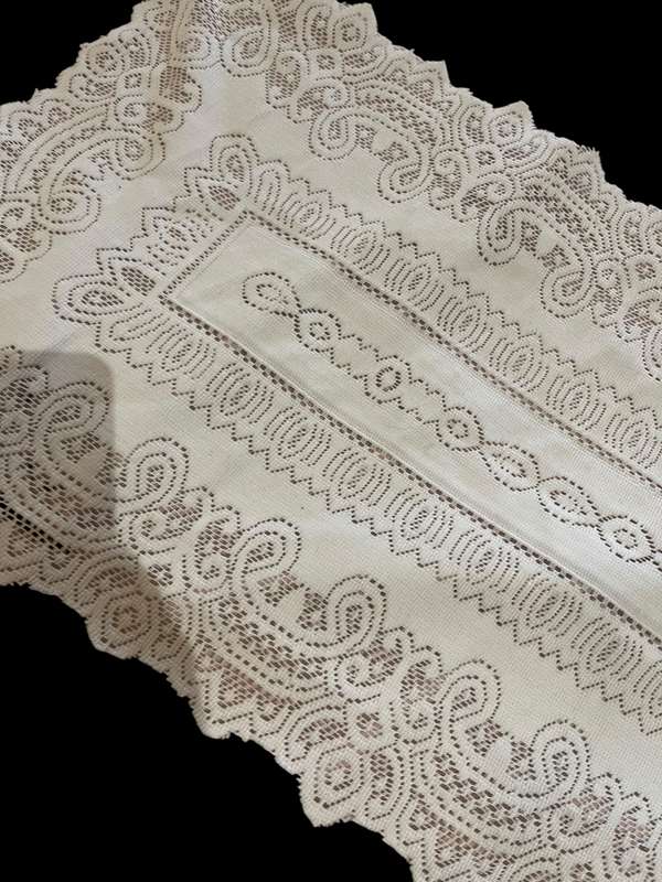 Table runner/centre piece(32)