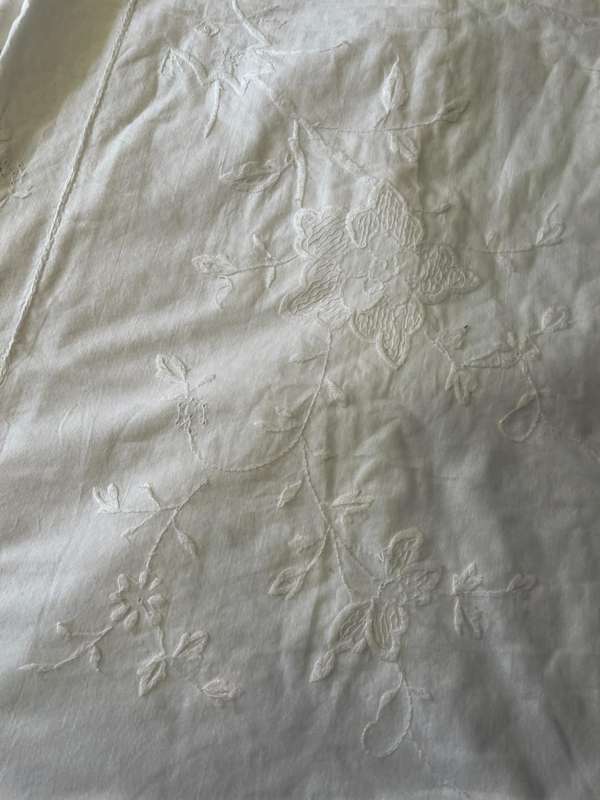 Tablecloth embroidered(NR15)